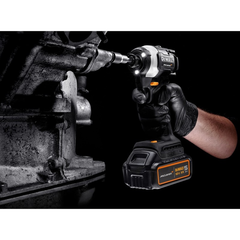 Zakrętarka udarowa z silnikiem bezszczotkowym DEWALT x McLaren F1 18V XR - 2 x 5AH