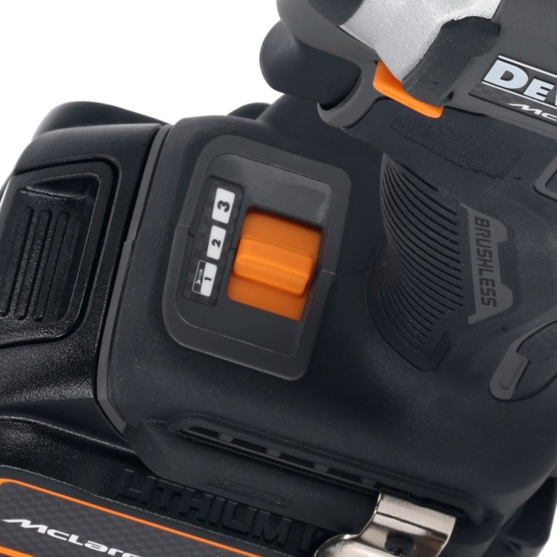 Zakrętarka udarowa z silnikiem bezszczotkowym DEWALT x McLaren F1 18V XR - 2 x 5AH